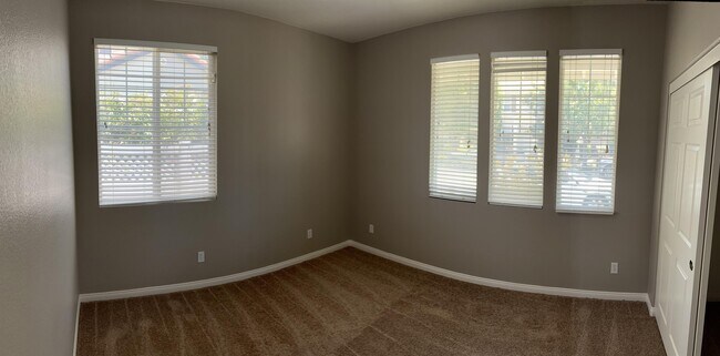 Building Photo - 40211 Pasadena Dr