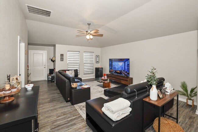 Foto del edificio - 3/2/2 Rental in the Meadows ~ 1743 Wesleyan!