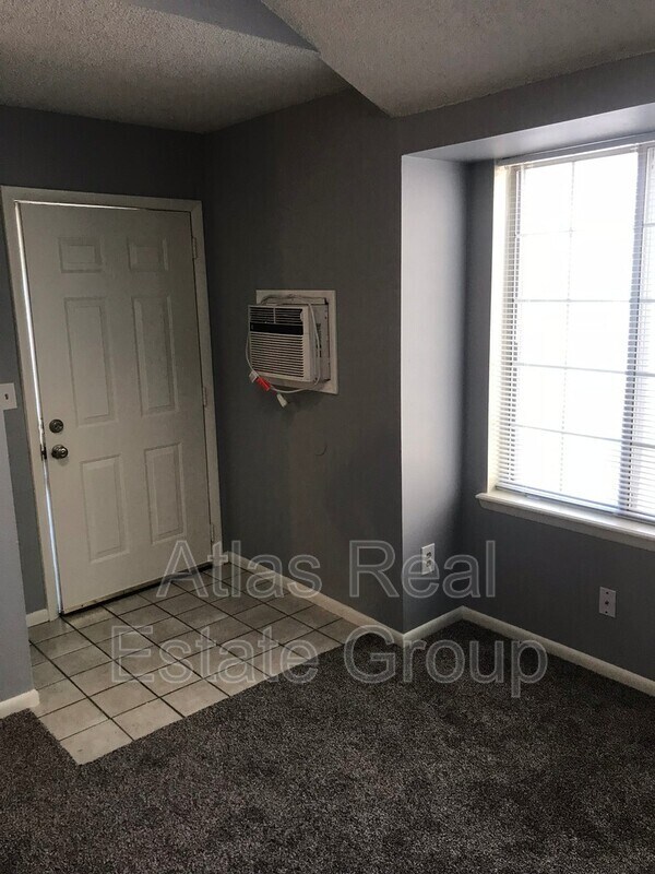 Building Photo - 882 S Uravan Ct