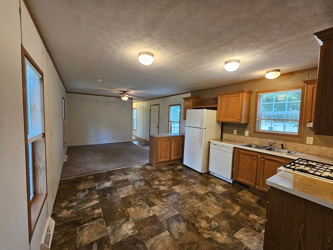 Building Photo - 50 Noble Ln