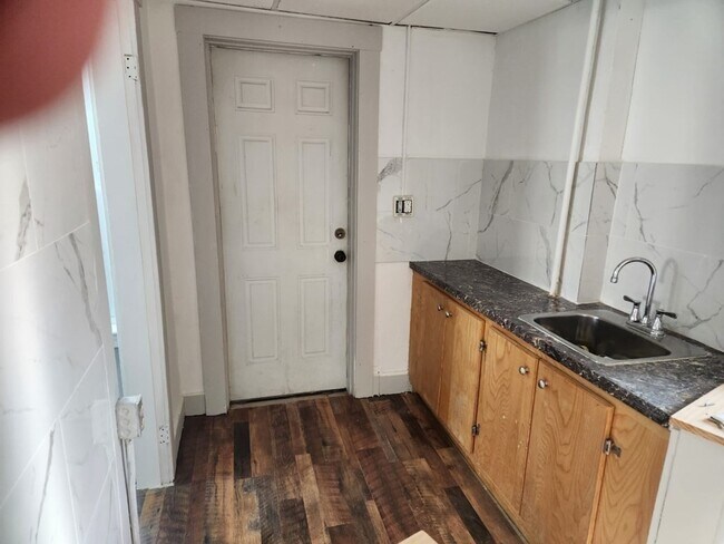 Building Photo - 63 Snow St