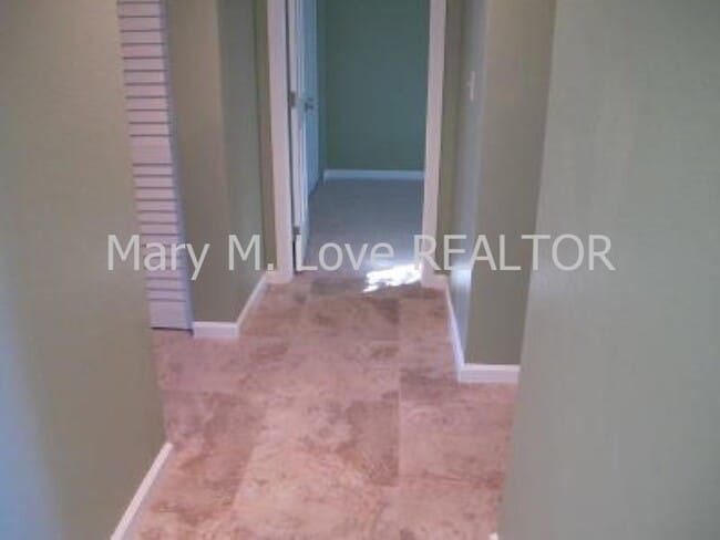 Building Photo - Lunapule Apartments unfurnished 2 bedroom,...