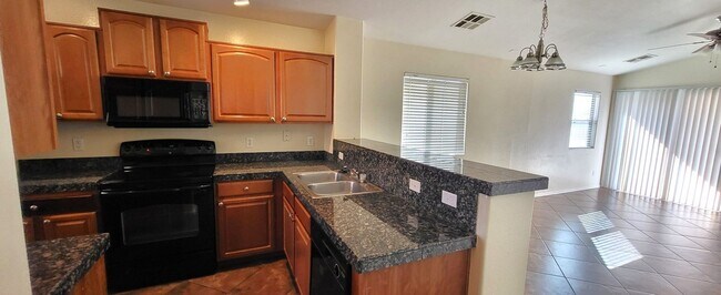 Foto del edificio - NICE 4 BED 2 BATH CORNER LOT HOME IN MARICOPA!!