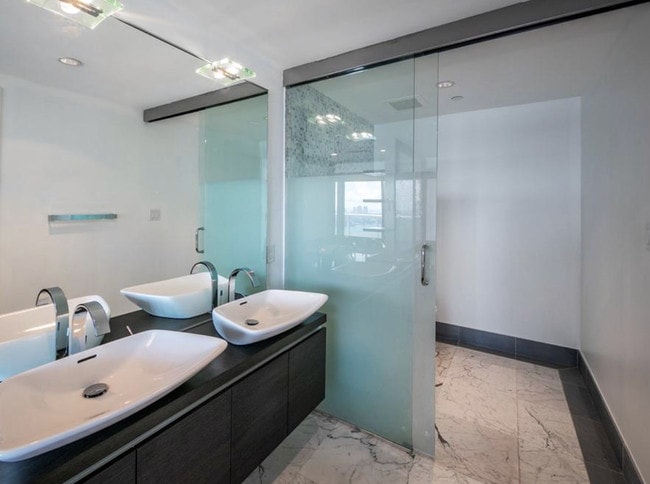 Building Photo - 200 Biscayne Blvd Way