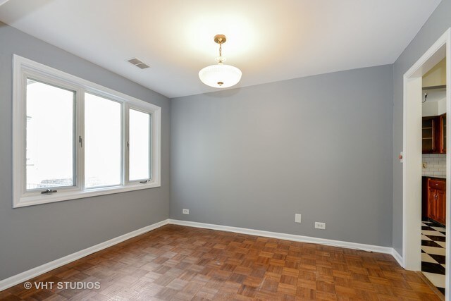 Foto del edificio - 1057 W Pratt Blvd