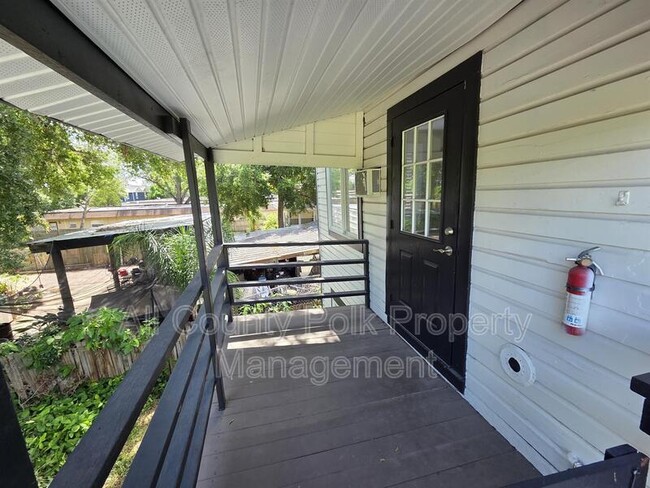 Building Photo - 838 1/2 E. Orange St.