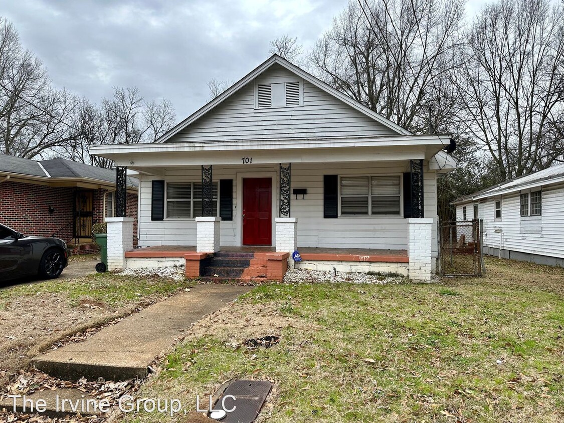 Foto principal - 4 br, 2 bath House - 701 Emerson St