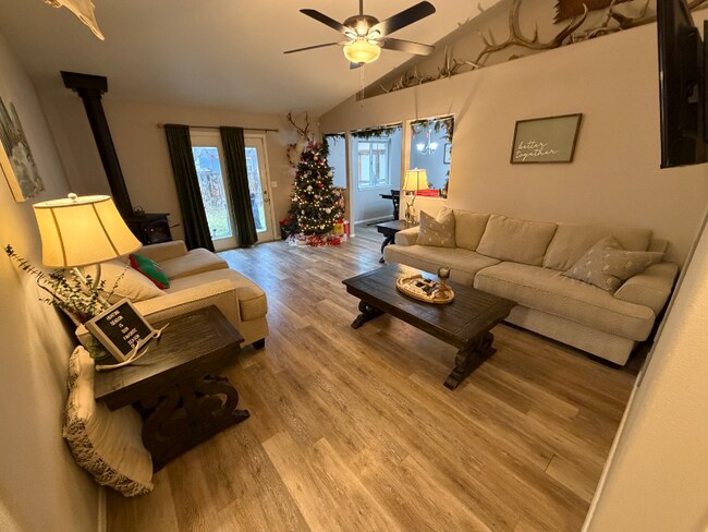 Foto del edificio - 1740 Peregrine Dr