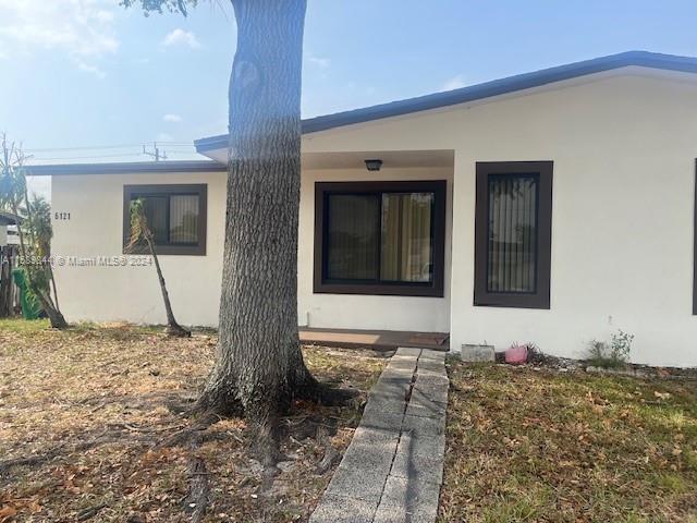Building Photo - 6111 SW 39th Ct
