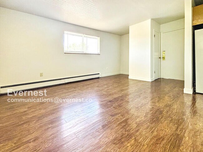 Foto del edificio - 1305 Burton Ct