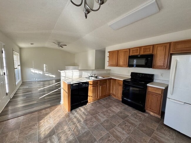 Building Photo - 161 Cold Water Terrace