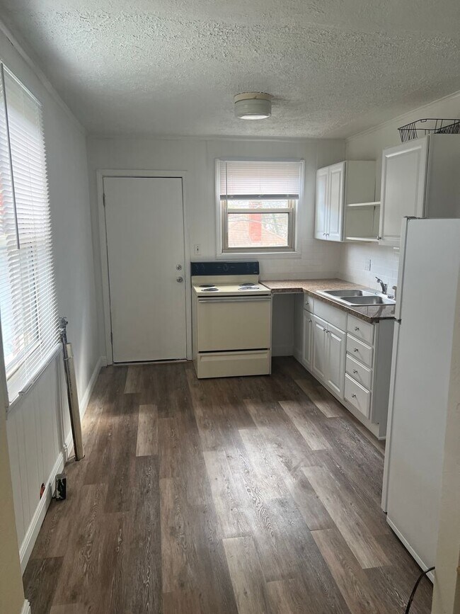 Foto del edificio - RARE CARSON LANE DUPLEX AVAILABLE