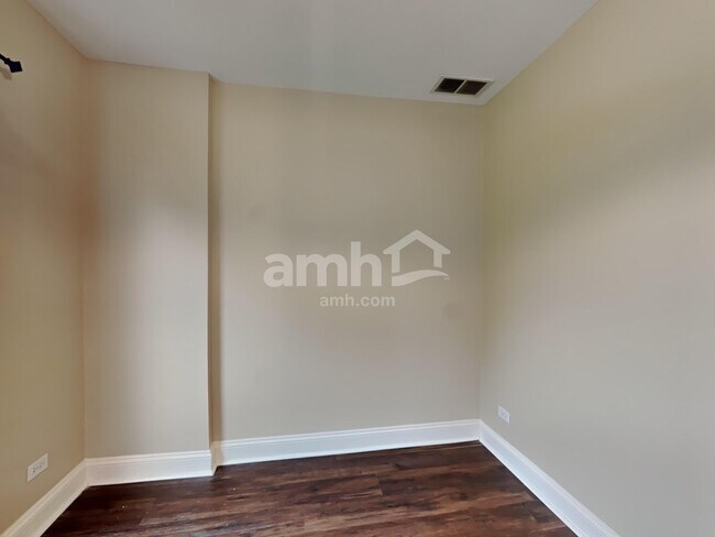 Building Photo - 240 Wedgewood Cir