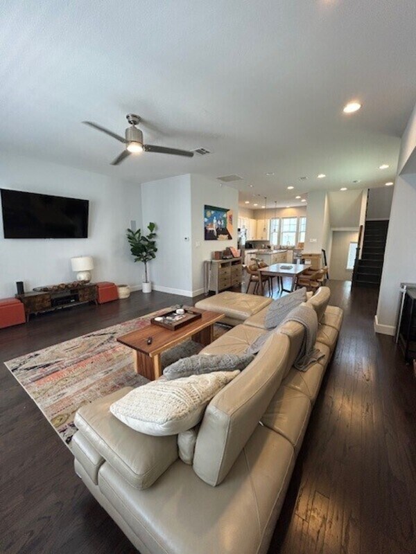Foto del edificio - 5124 Garrett Field Ct