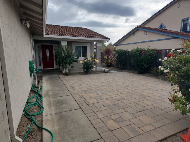 Building Photo - Spacious 3BD/2BTH HOUSE Located in Union C...