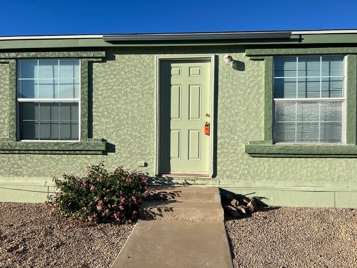 Primary Photo - 3 bedroom by U of A!