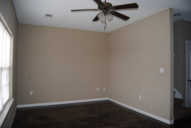 Building Photo - 2621 Glenn Cove