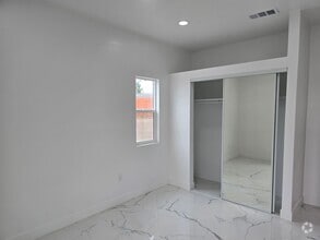 Building Photo - 5680 Oak Pl