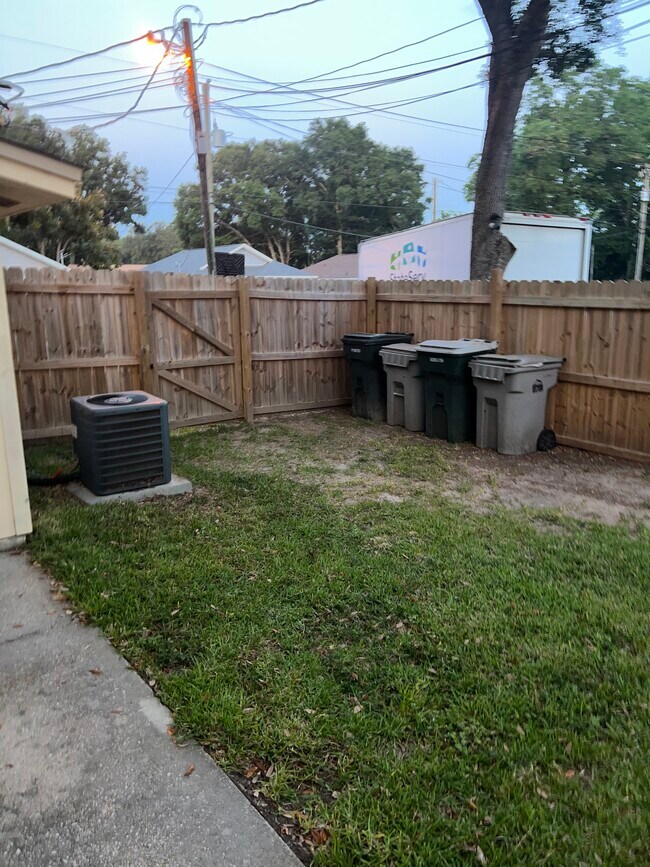 Building Photo - Pensacola Triplex