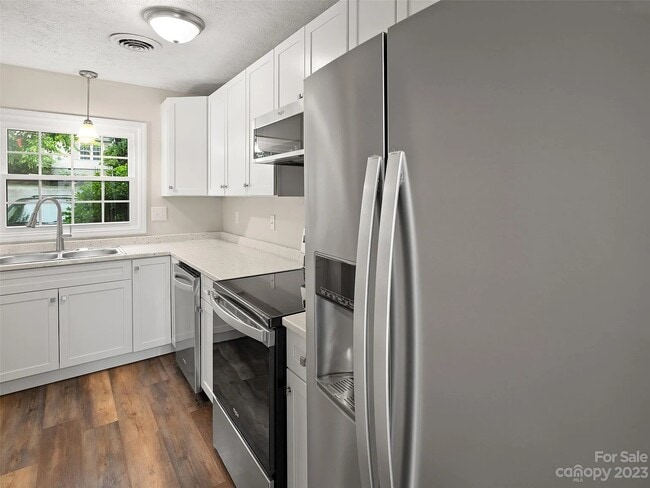 Foto del edificio - 305 Southway Garden Rd