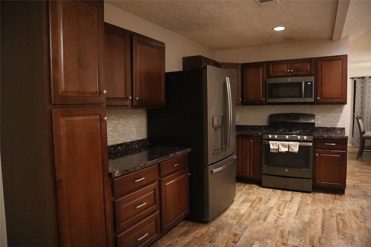 Primary Photo - 1307 Silver Morning Dr