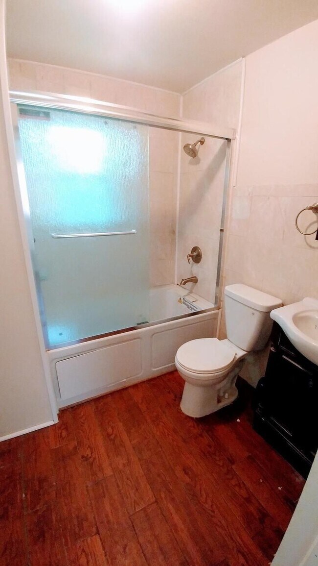 20 Veith Pl, Staten Island, NY 10312 House Rental in Staten Island