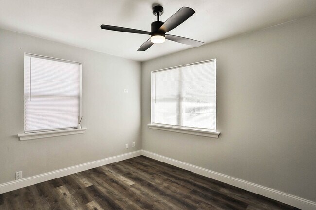 Foto del edificio - 711 N Elm Ave