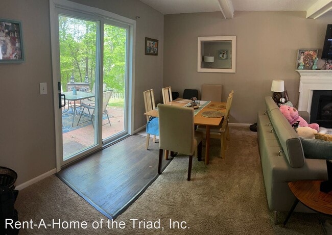 Building Photo - 3 br, 2.5 bath House - 4508 Southport Road