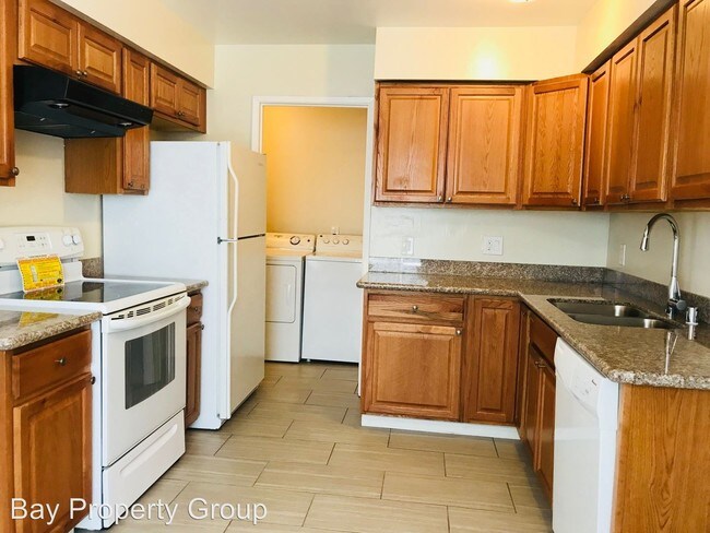 Building Photo - 676 Reseda Dr