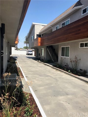 Building Photo - 964 W Santa Cruz St