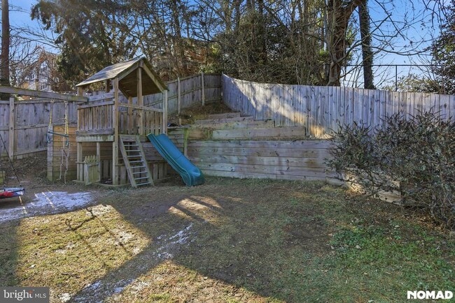 Building Photo - 303 Mansfield Rd