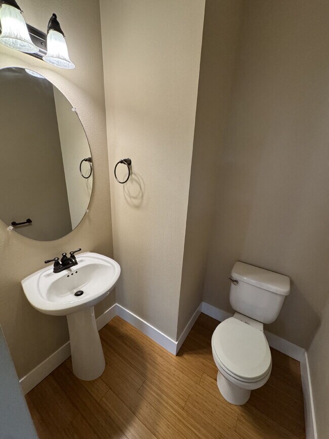 Foto del edificio - Beautiful 4 Bedroom Home in North Portland