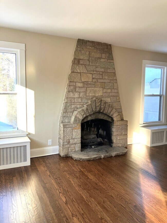 Building Photo - 544 Ravine Ave