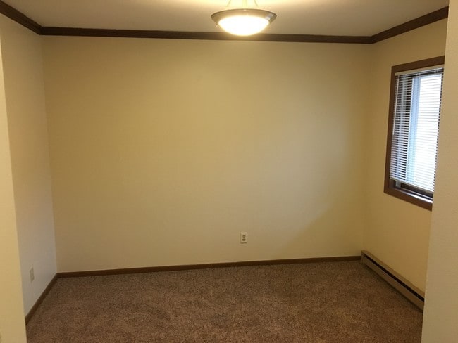 Den - 4670 S Woodland Dr