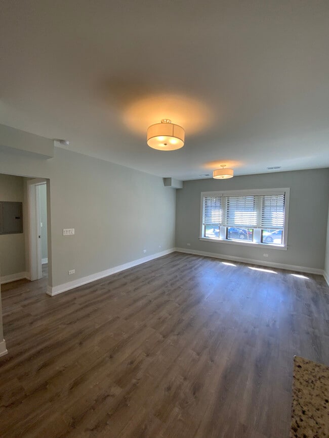 Building Photo - 1143 Maple