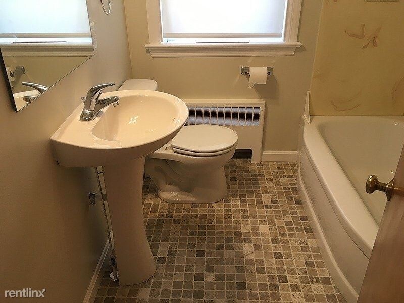 Building Photo - 2 br, 1 bath House - 404 South Pearl Street