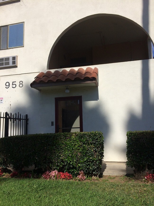 Foto del edificio - 958 Magnolia Ave