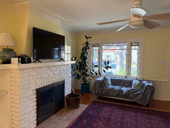 Building Photo - 588 S 15th St