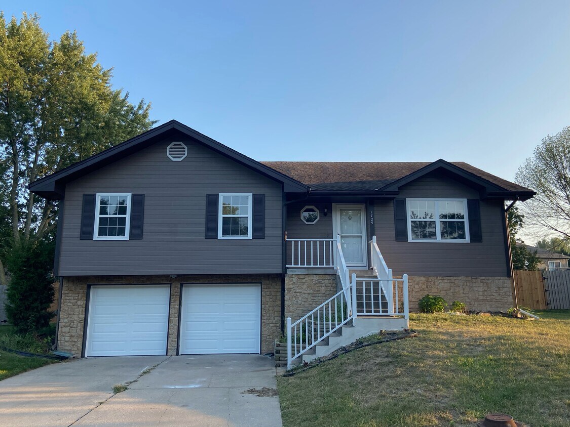 1725 NE Patterson Dr, Lees Summit, MO 64086 House Rental in Lees