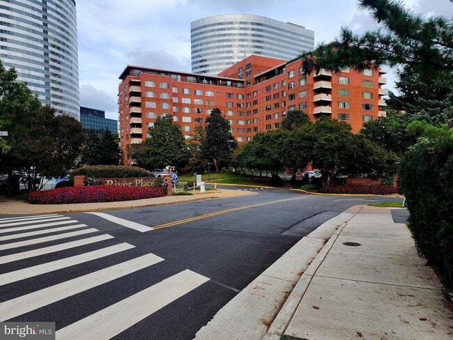 Foto del edificio - 1121 Arlington Blvd