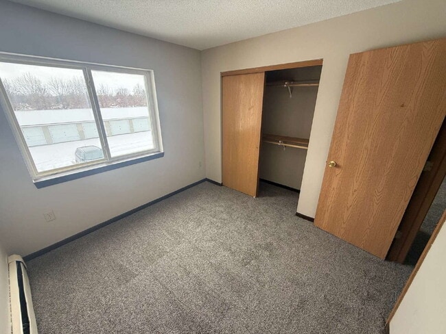 Foto del edificio - *WINTER MOVE-IN SPECIAL* 3 Bedroom | 2 Bathroom 2nd Floor Unit in Oelwein Available in RIGHT NOW!