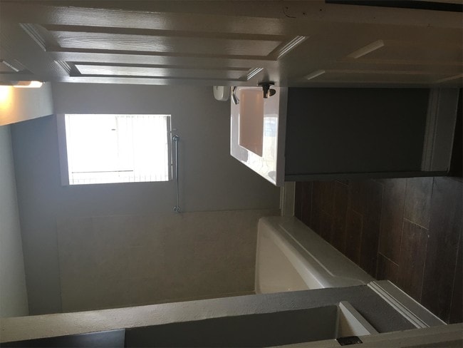 Building Photo - 220 Alpine Ct