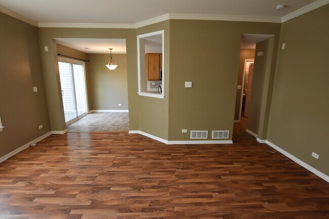 Building Photo - 589 Conservatory Ln