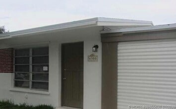 Building Photo - 6300 SW 41st Pl