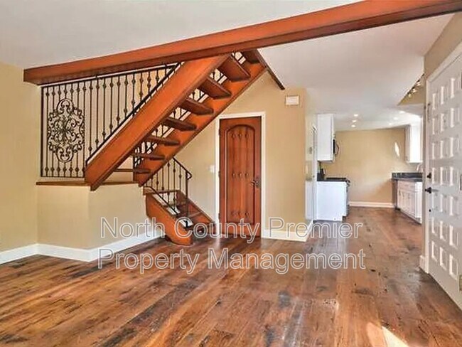 Foto del edificio - 256 Juniper Ave