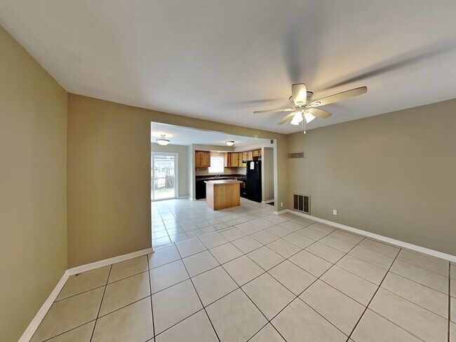 Building Photo - 7356 Strato Rd