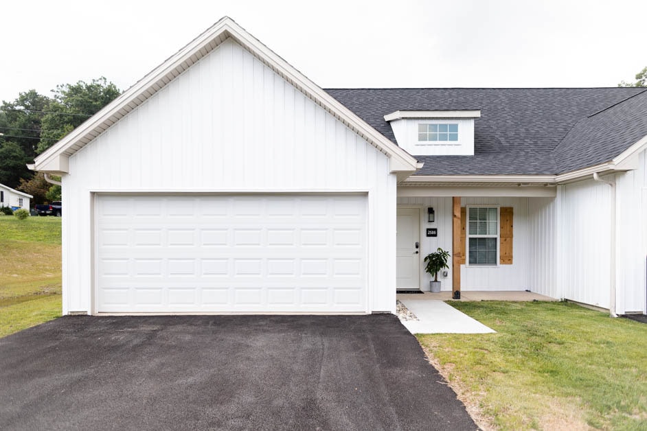 Primary Photo - 2585 Emma Ln