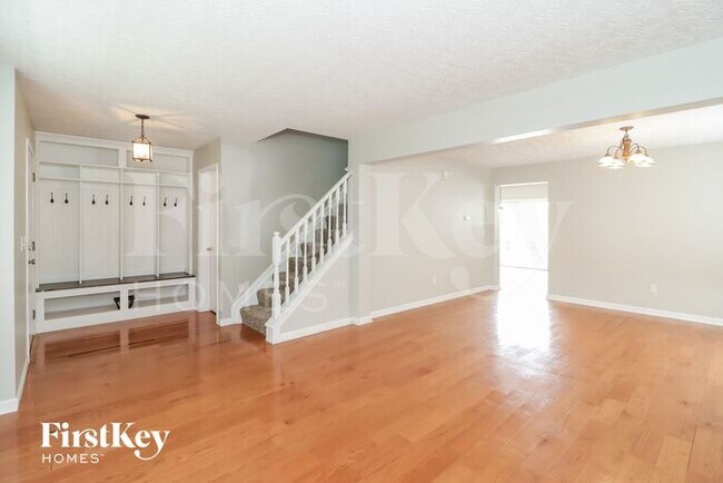 Foto del edificio - 330 Bridle Creek Dr