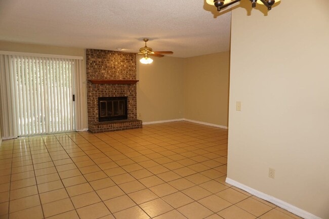 Building Photo - 3/2.5 Westside Townhome