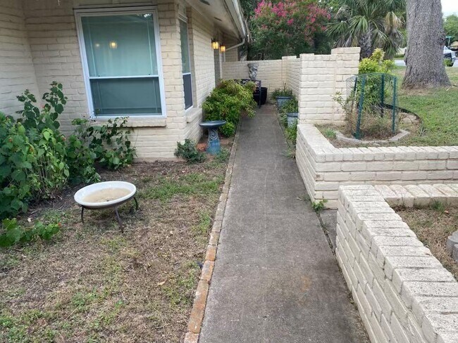 Foto del edificio - 10608 Spicewood Club Dr